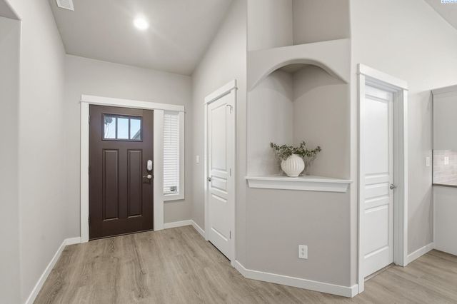 3910 Curtis Drive, West Richland, WA 99353