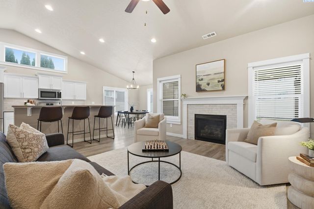 3910 Curtis Drive, West Richland, WA 99353