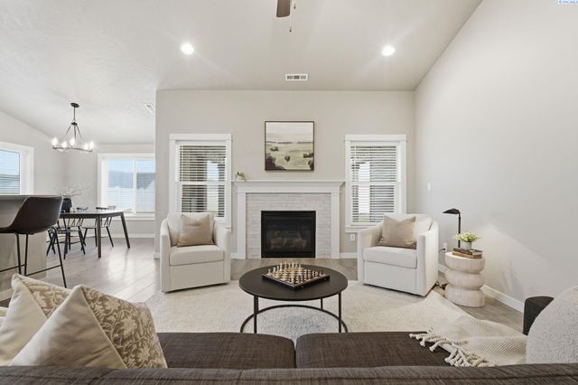 3910 Curtis Drive, West Richland, WA 99353