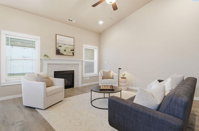 3910 Curtis Drive, West Richland, WA 99353