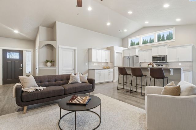 3910 Curtis Drive, West Richland, WA 99353