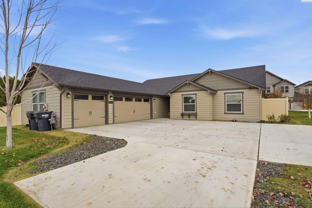 3910 Curtis Drive, West Richland, WA 99353