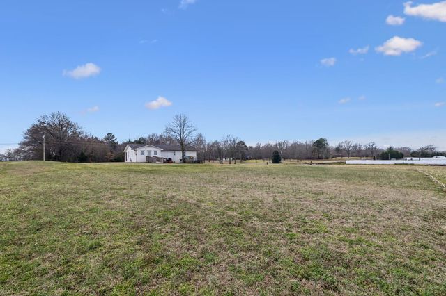 639 Four Seasons Rd, Smithville, TN 37166