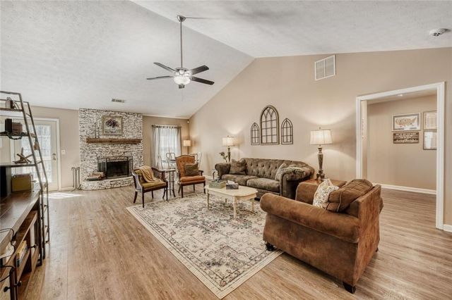 1611 Lake View Court, Loganville, GA 30052