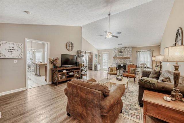 1611 Lake View Court, Loganville, GA 30052
