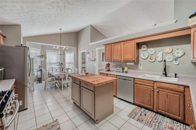 1611 Lake View Court, Loganville, GA 30052