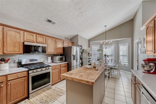 1611 Lake View Court, Loganville, GA 30052