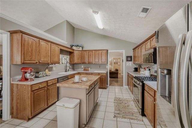 1611 Lake View Court, Loganville, GA 30052