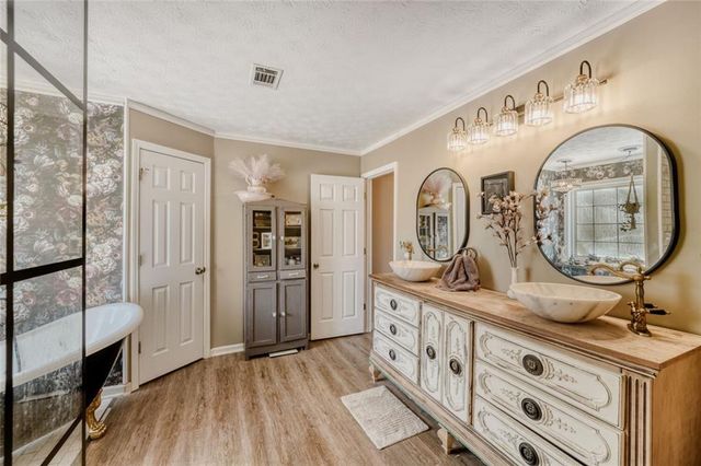 1611 Lake View Court, Loganville, GA 30052