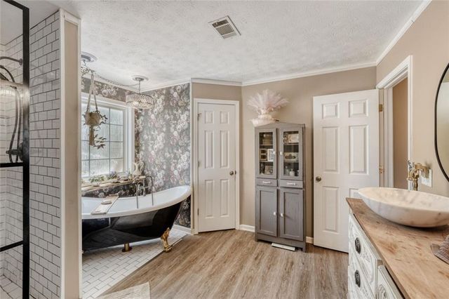 1611 Lake View Court, Loganville, GA 30052