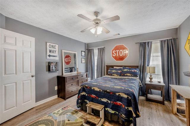 1611 Lake View Court, Loganville, GA 30052