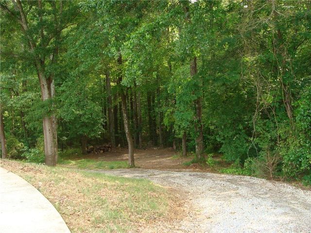 1611 Lake View Court, Loganville, GA 30052