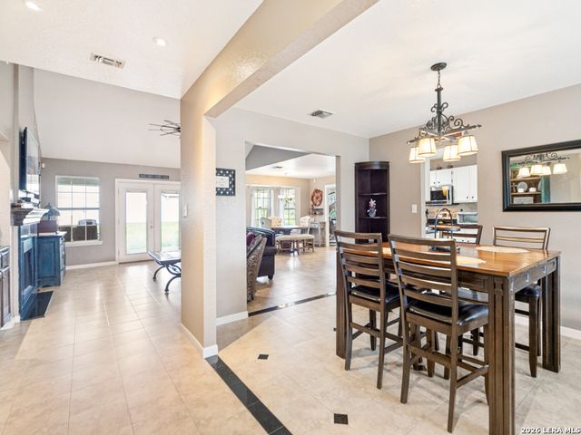 335 SPUR RDG, San Antonio, TX 78264