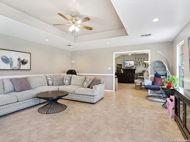 335 SPUR RDG, San Antonio, TX 78264