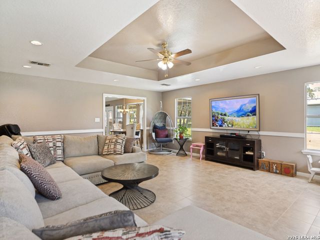 335 SPUR RDG, San Antonio, TX 78264