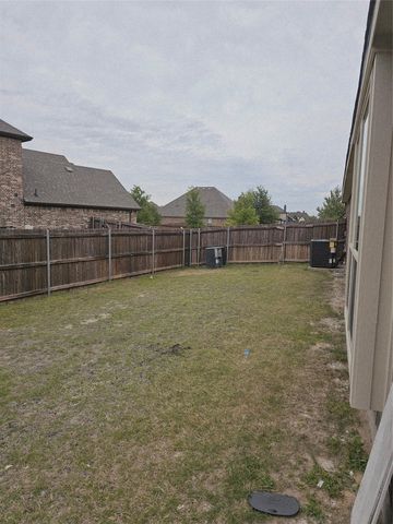 1533 Pierce Street, Waxahachie, TX 75165