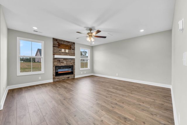 215 Donegal Dr, Clarksville, TN 37042