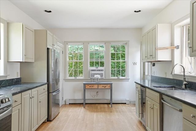 424 Main St, Hingham, MA 02043
