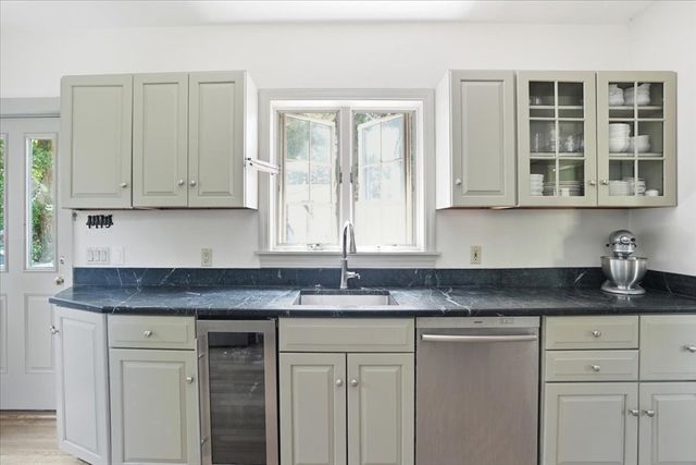 424 Main St, Hingham, MA 02043