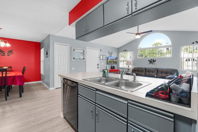 5006 LAGUNA BAY CIRCLE 58, Kissimmee, FL 34746