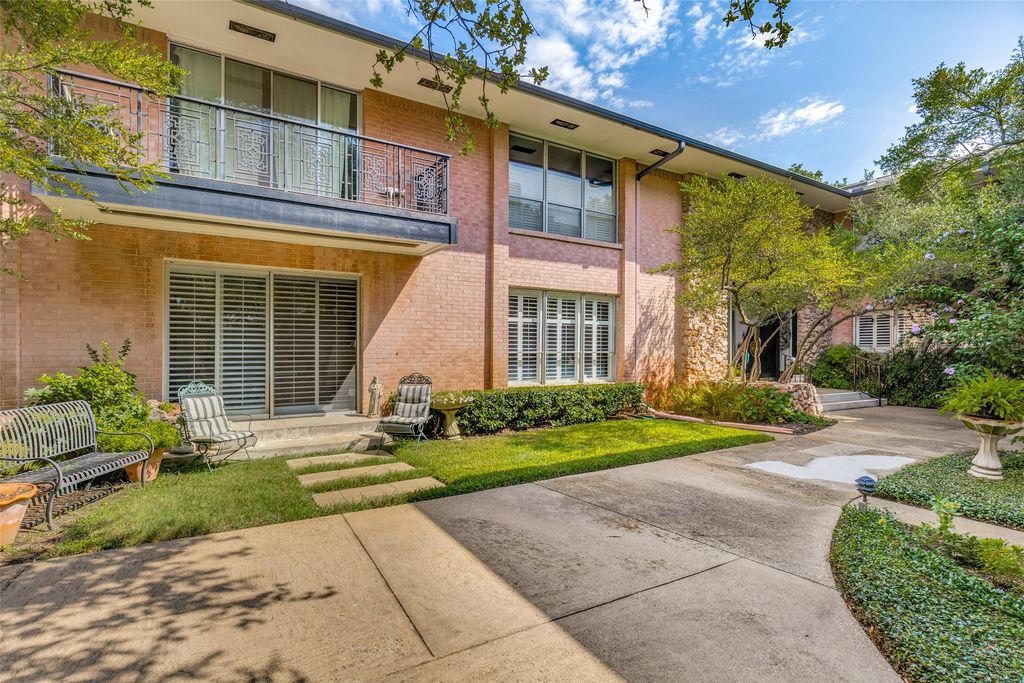 6311 Bandera Avenue A, Dallas, TX 75225