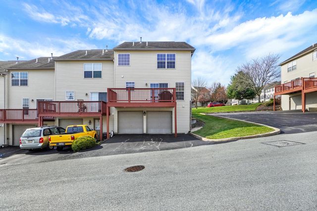 2764 SEABISCUIT ST, York, PA 17402