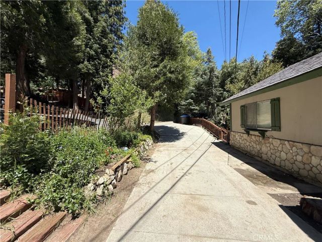 333 La Casita Dr, Twin Peaks, CA 92391