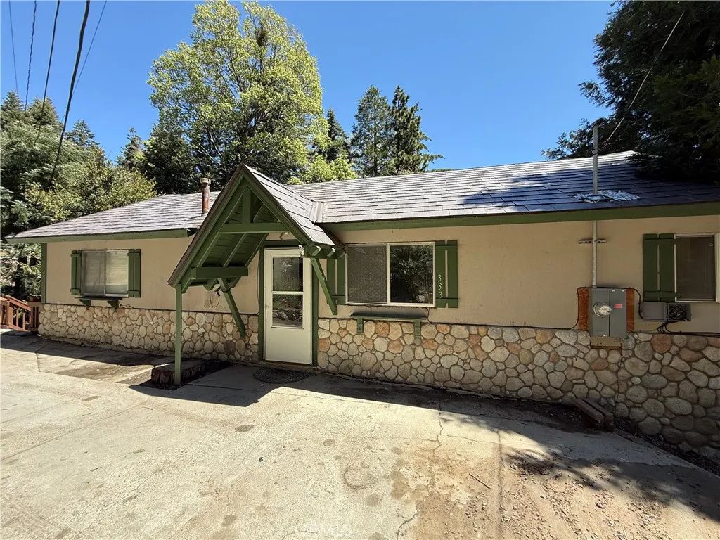 333 La Casita Dr, Twin Peaks, CA 92391