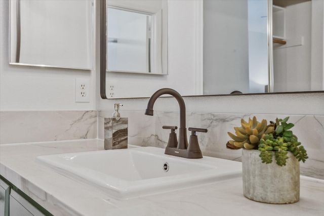 8573 Meandering Way, Antelope, CA 95843