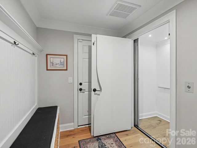 2523 Deacon Avenue, Charlotte, NC 28204