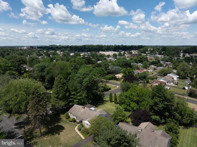 1600 HUNTINGDON RD, Abington, PA 19001