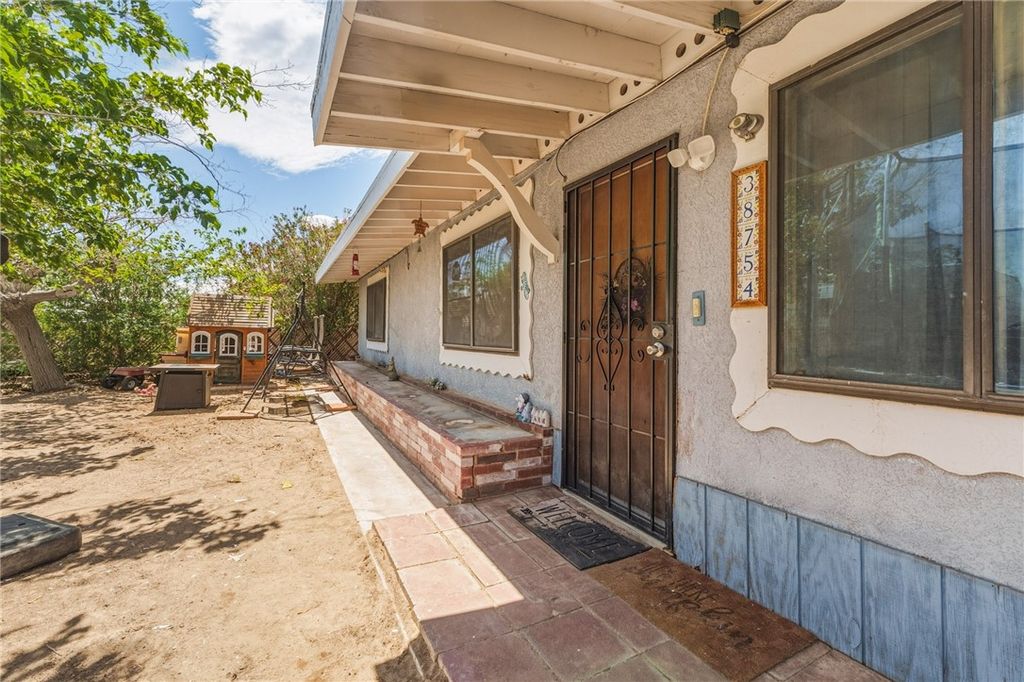 Image 1 of property listing at 525 E. Williams. ST, Yermo, CA 92398