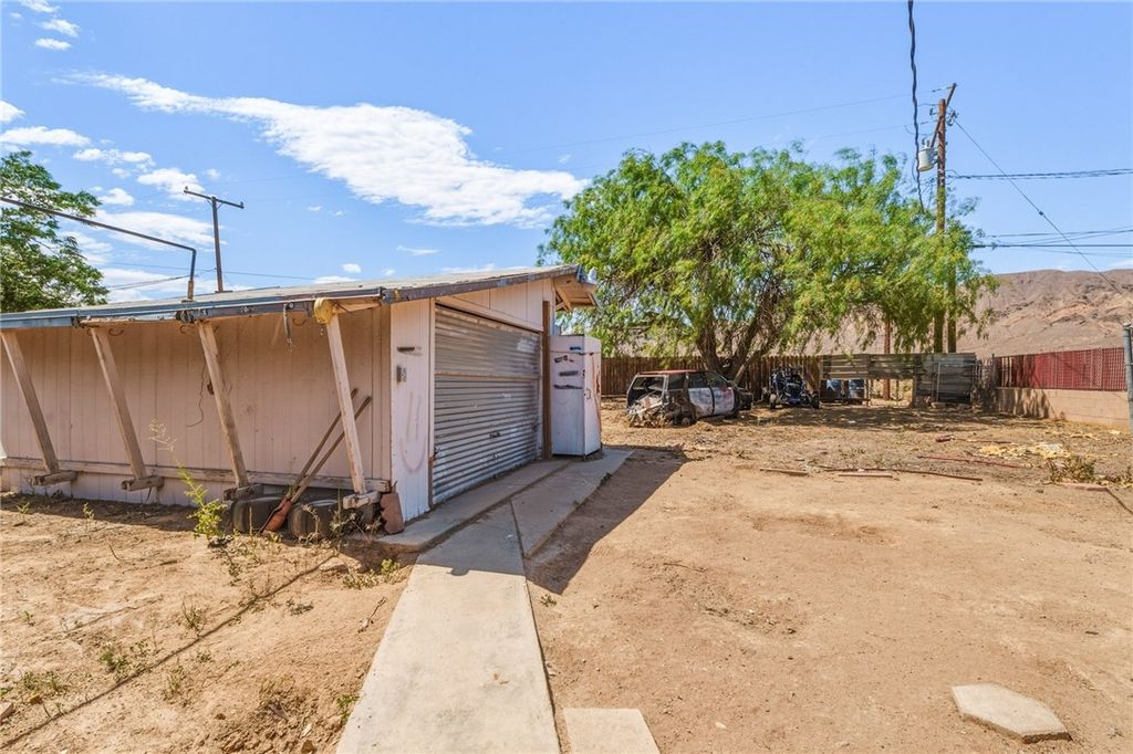 Image 32 of property listing at 525 E. Williams. ST, Yermo, CA 92398