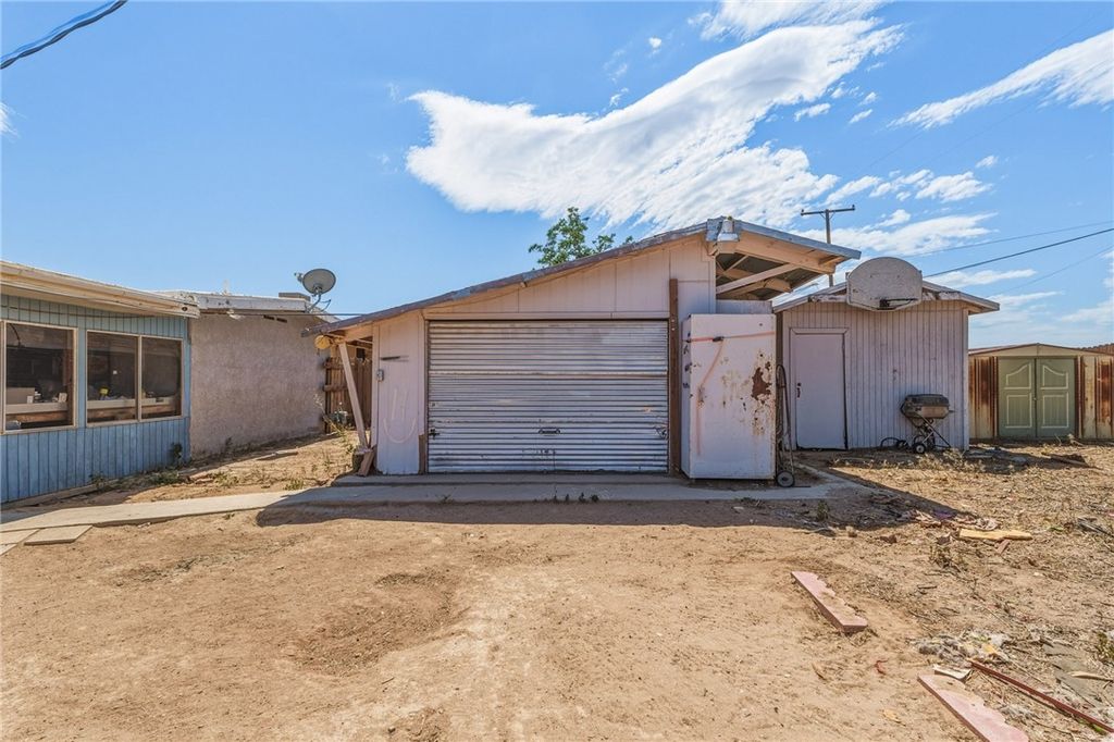 Image 33 of property listing at 525 E. Williams. ST, Yermo, CA 92398
