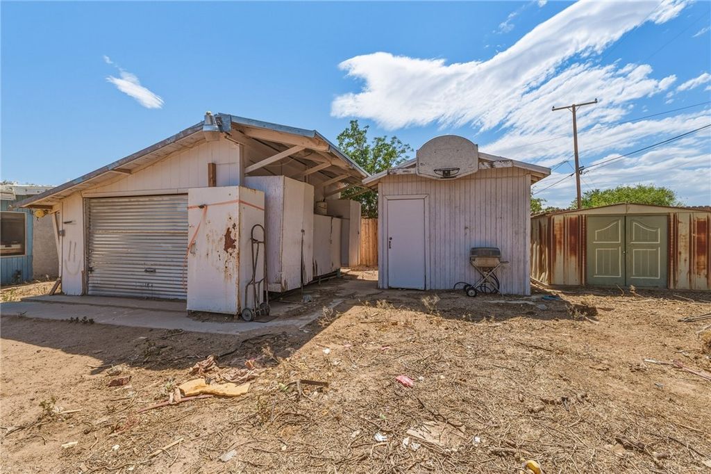 Image 35 of property listing at 525 E. Williams. ST, Yermo, CA 92398
