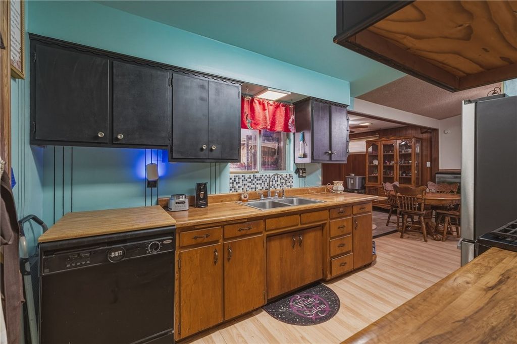 Image 4 of property listing at 525 E. Williams. ST, Yermo, CA 92398