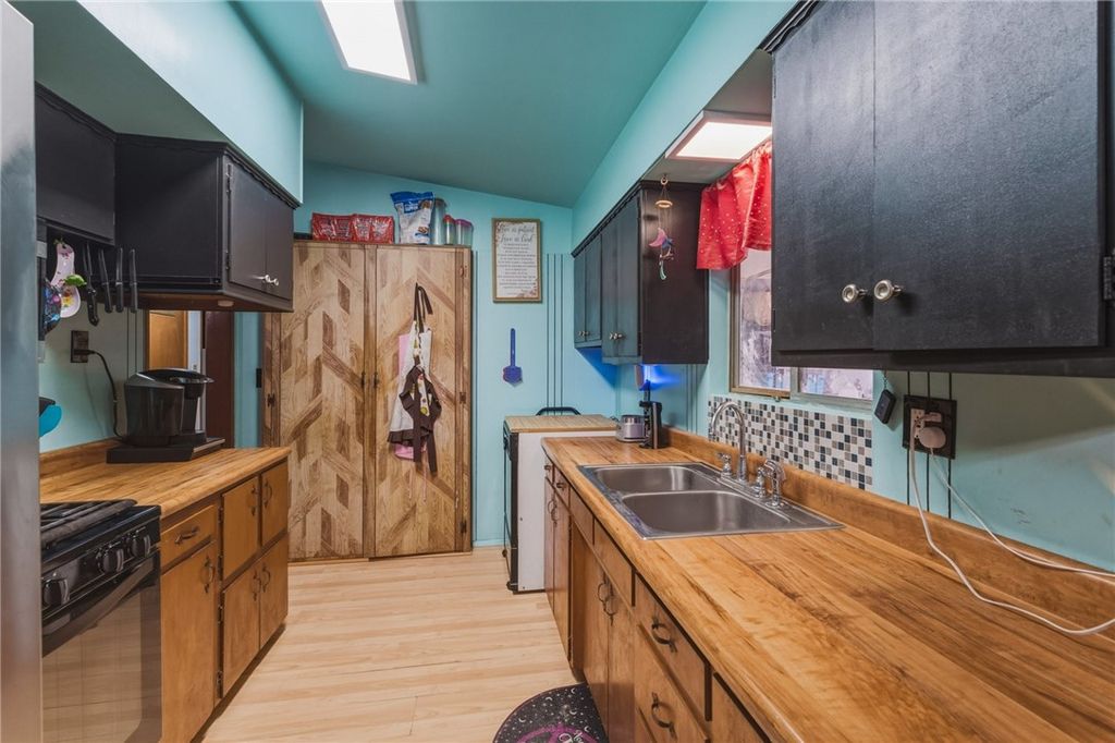 Image 7 of property listing at 525 E. Williams. ST, Yermo, CA 92398