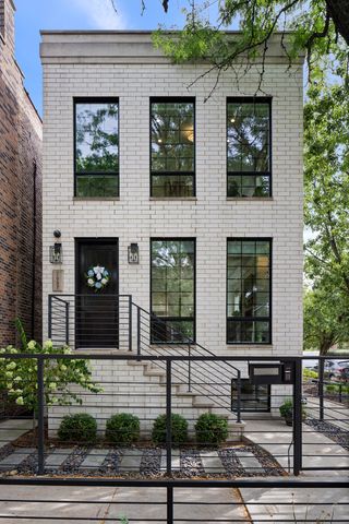 2057 N Oakley Avenue, Chicago, IL 60647