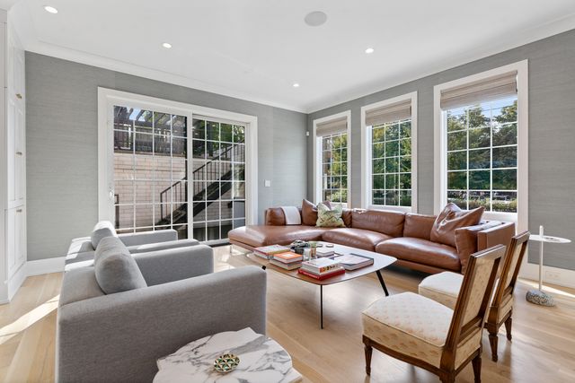 2057 N Oakley Avenue, Chicago, IL 60647