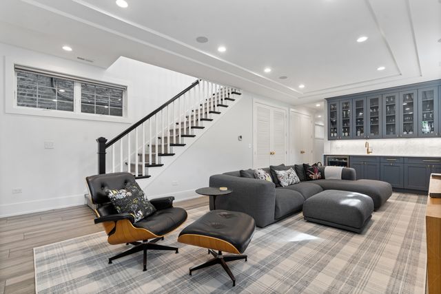 2057 N Oakley Avenue, Chicago, IL 60647