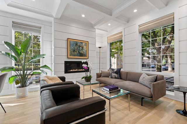 2057 N Oakley Avenue, Chicago, IL 60647