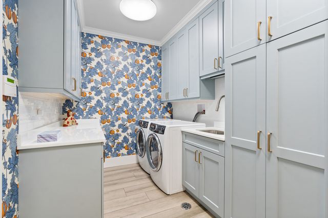 2057 N Oakley Avenue, Chicago, IL 60647