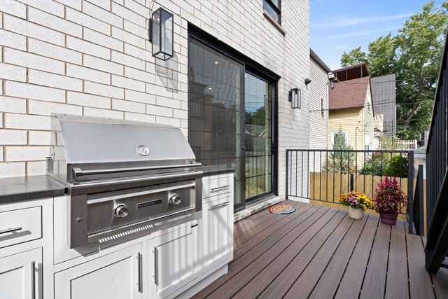 2057 N Oakley Avenue, Chicago, IL 60647