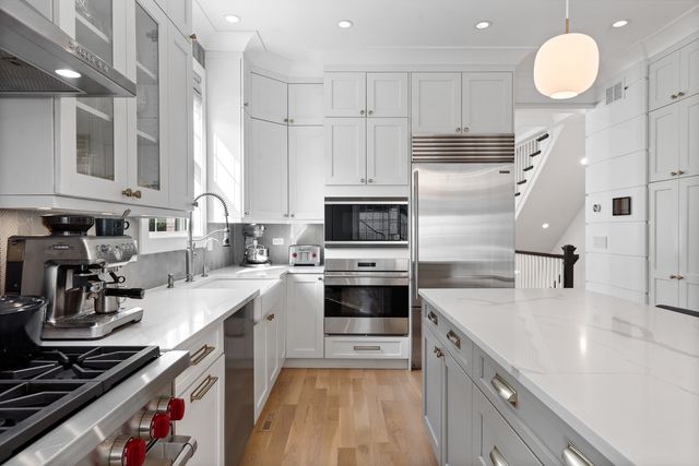 2057 N Oakley Avenue, Chicago, IL 60647