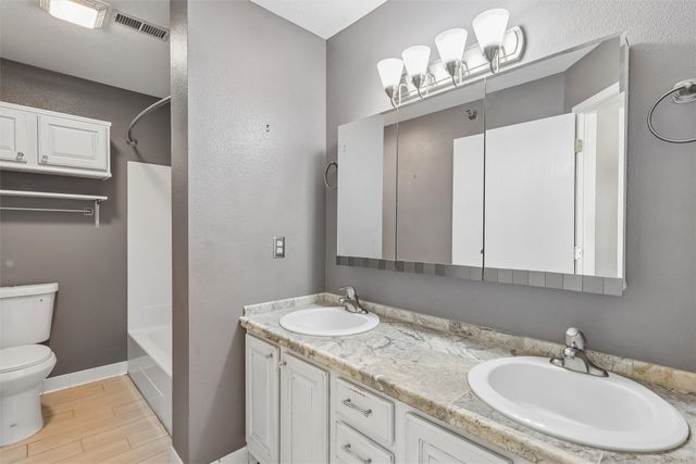 10141 Sutton Drive 1, Urbandale, IA 50322
