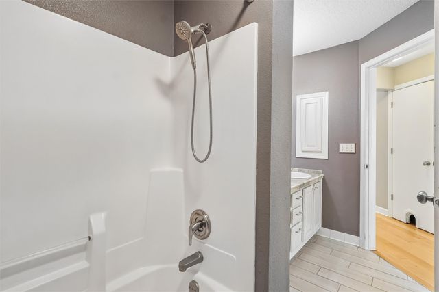 10141 Sutton Drive 1, Urbandale, IA 50322