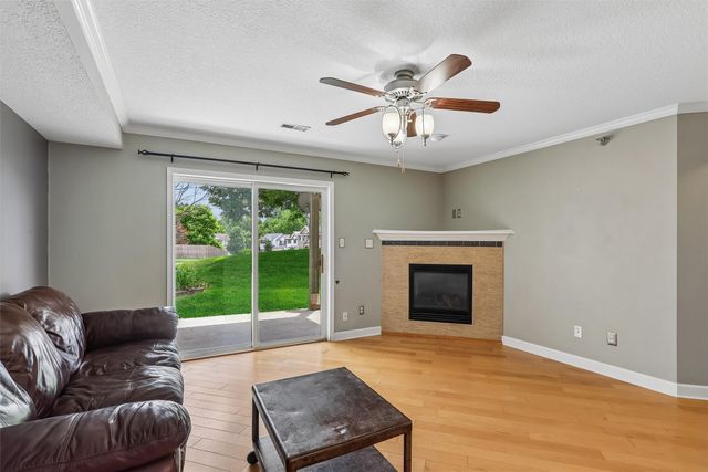 10141 Sutton Drive 1, Urbandale, IA 50322