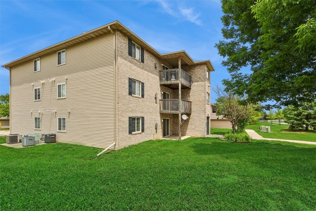 10141 Sutton Drive 1, Urbandale, IA 50322