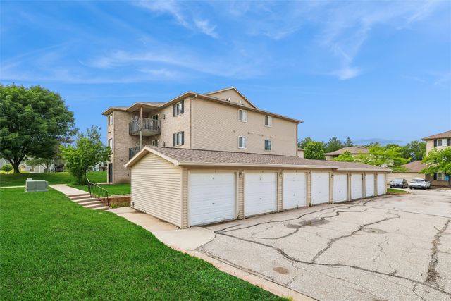 10141 Sutton Drive 1, Urbandale, IA 50322