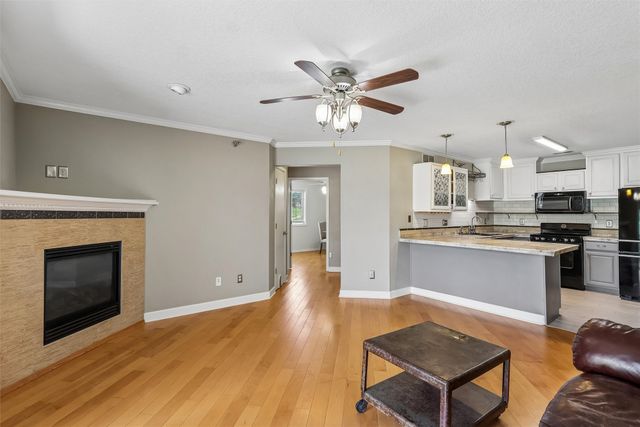 10141 Sutton Drive 1, Urbandale, IA 50322